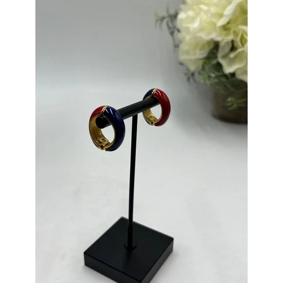 Kenneth Jay Lane KJL Reversible Blue and Red Enamel Clip-on Huggie‎ Earrings - Picture 4 of 8